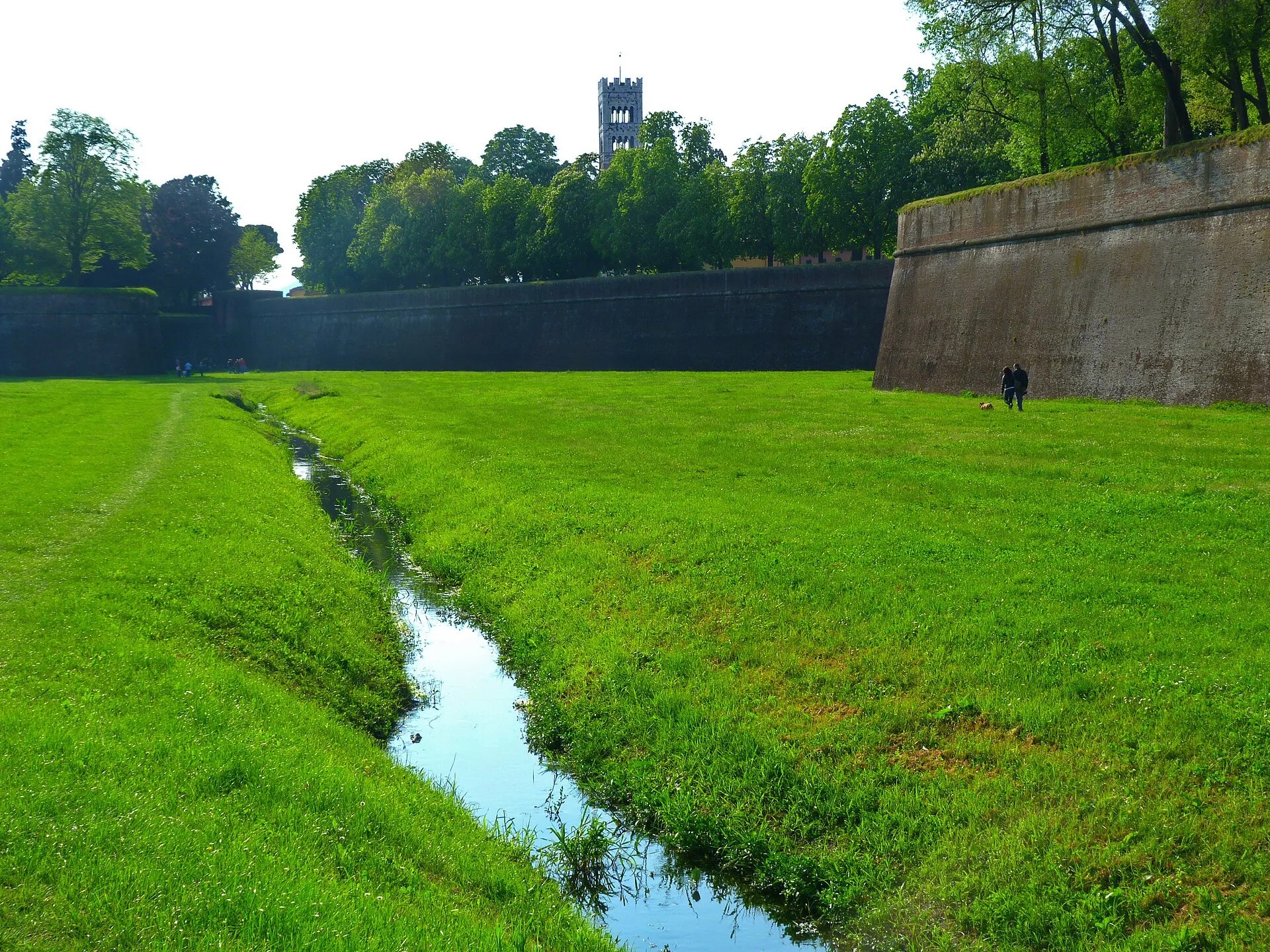 Lucques : les remparts et le centre historique